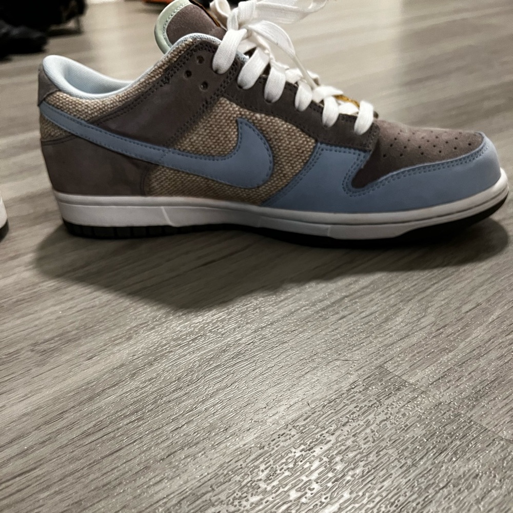 *RARE* Nike dunks women size 10.5